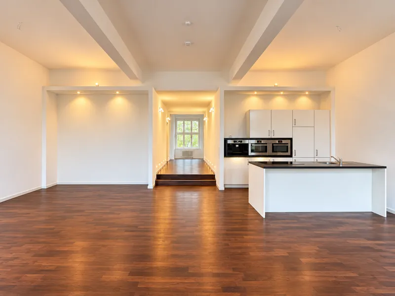 Gepflegte 3-Zimmer LOFT-Wohnung mit Küche & Balkon / sofort bezugsfrei — photo 1